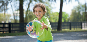 kamp met bubblebal kinderen